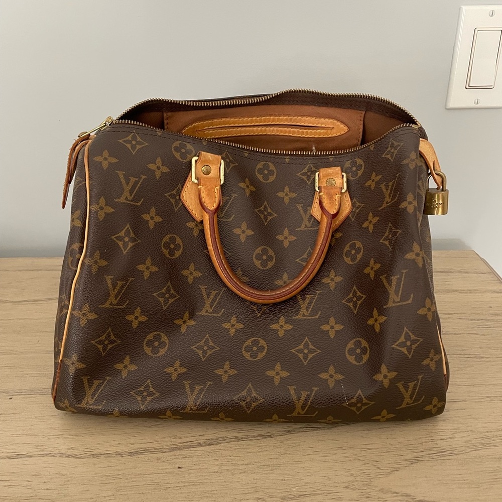Louis Vuitton Speedy 30 bag, gently used.